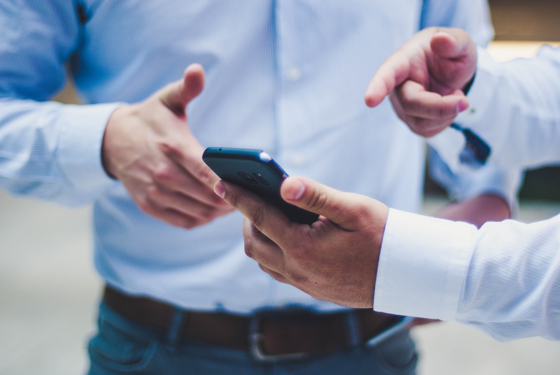 customer pointing at website on phone